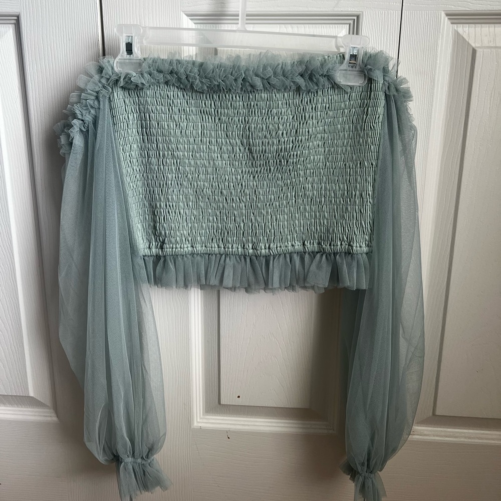 Magnolia Ruffle Crop Top - Picture 2 of 4